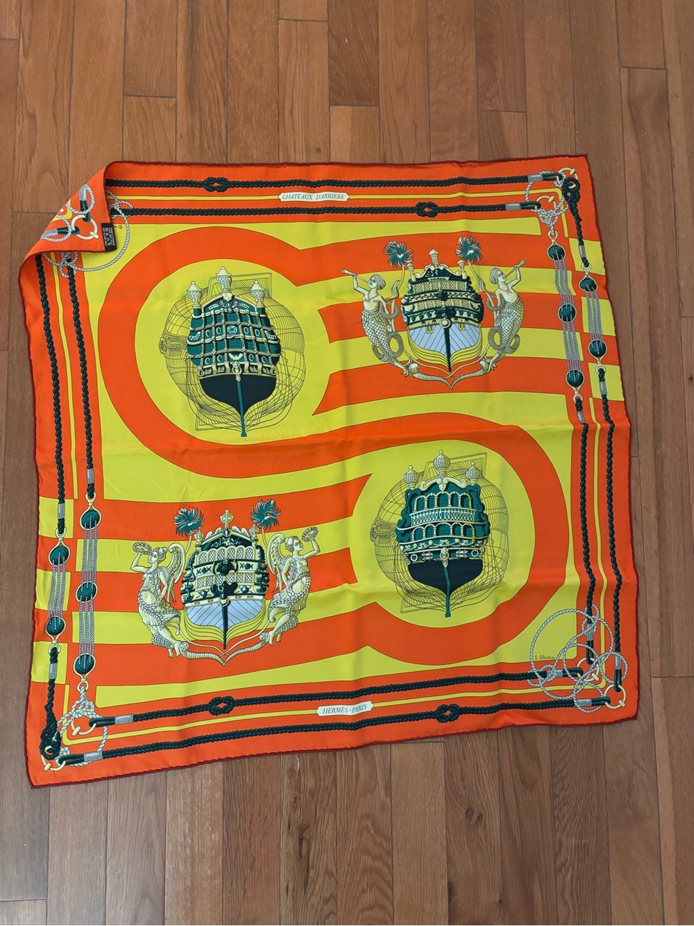 Hermès silk square scarf featuring the "Châteaux d'Arrière" 65x65cm scarf